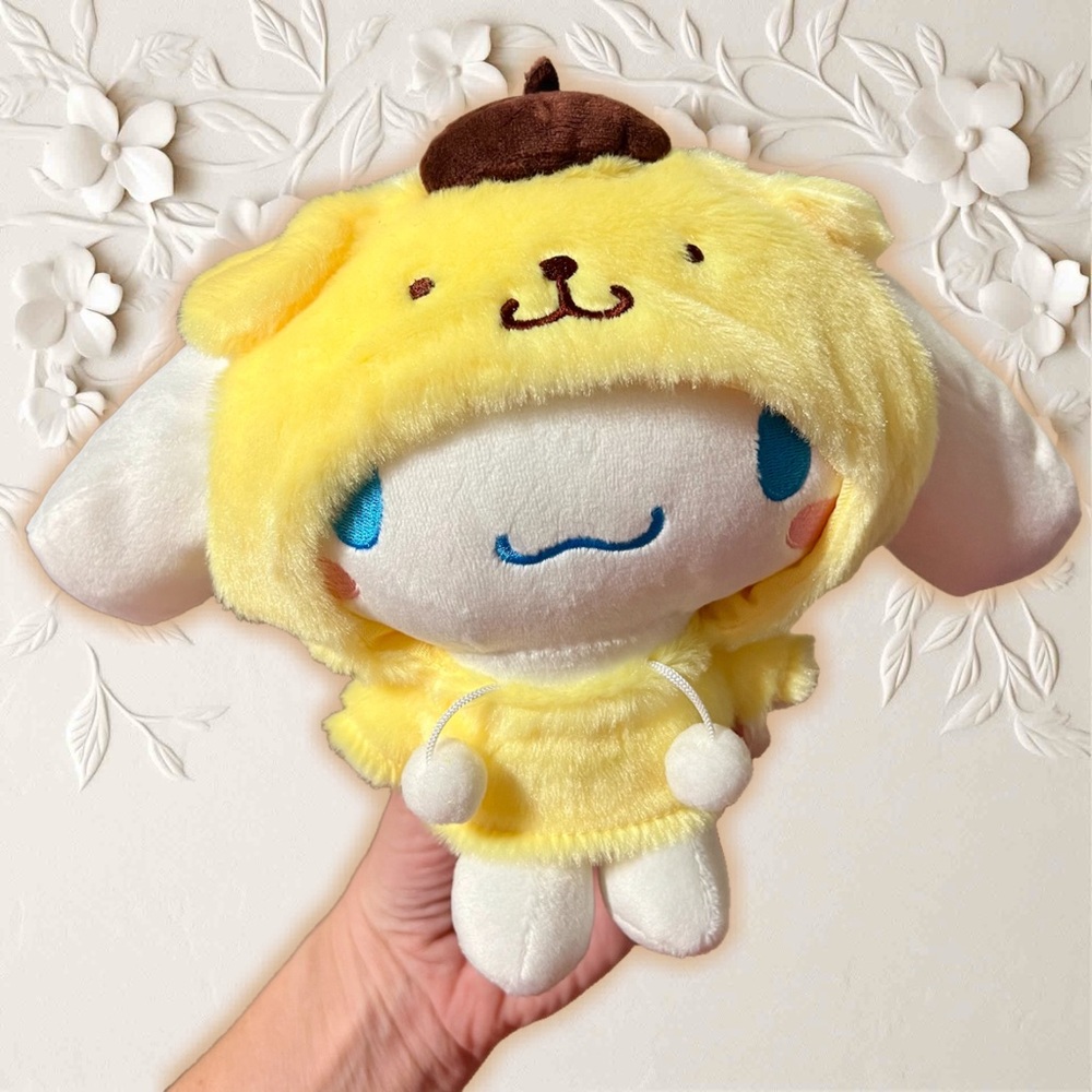 Sanrio 🩵 Cinnamoroll Plush in “Friend Pompompurin Hoodie” Japan Limited